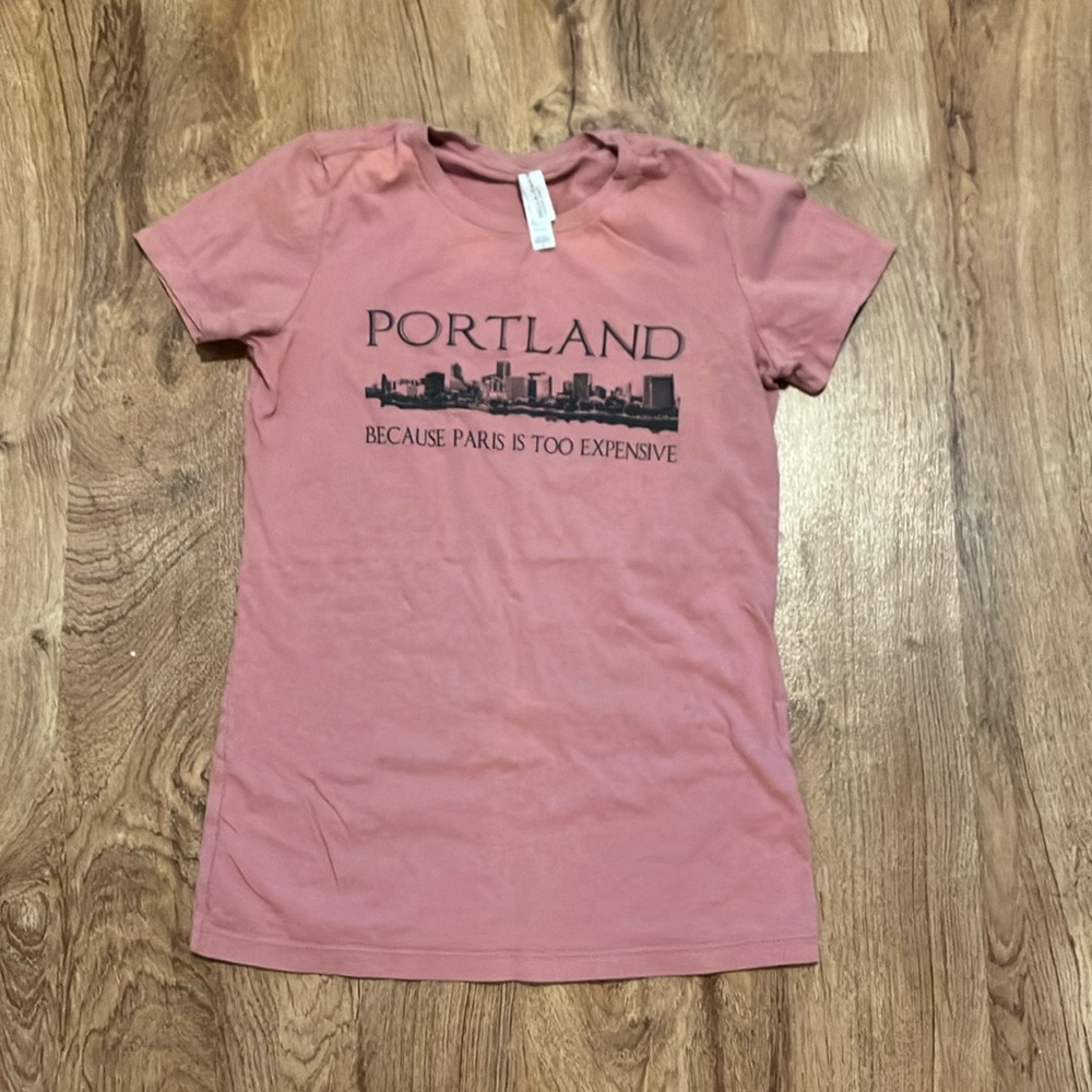 Portland graphic t shirt women’s small pink/peach sand color